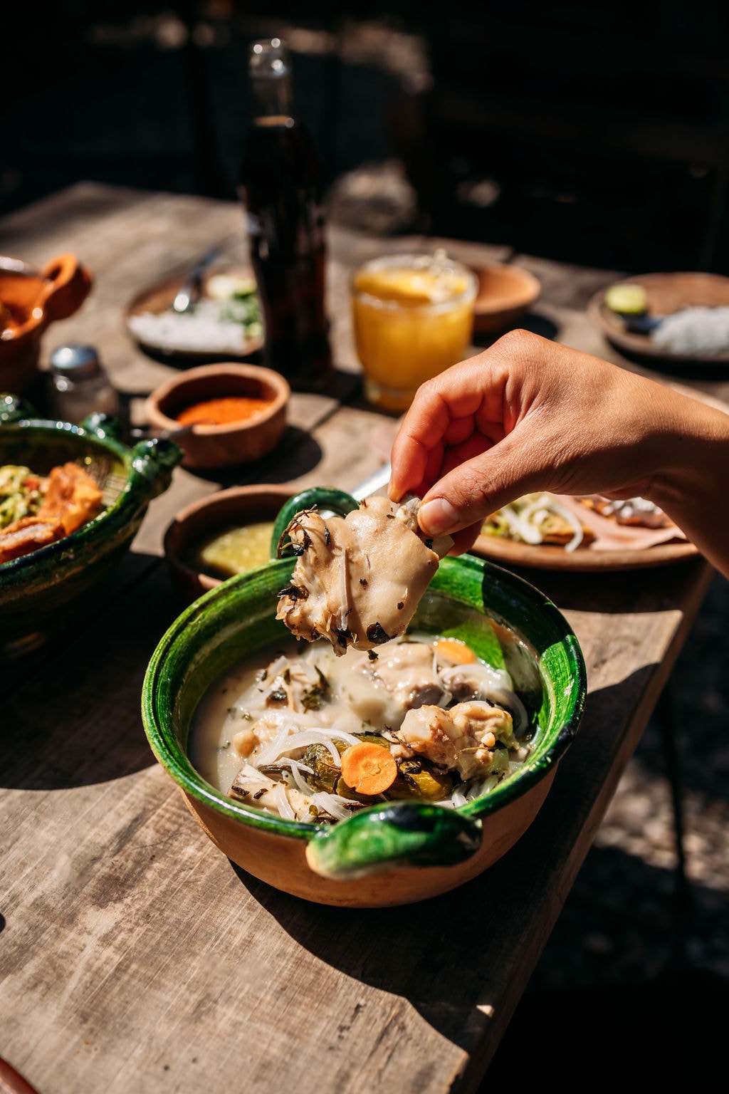 Patitas en vinagre servidas en cazuela, de los especiales del chef.